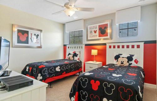 Spacious Vacation Home with Pool & Jacuzzi Near Disney - Foto 25