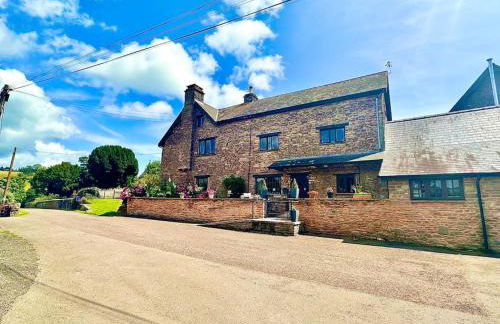 16th Century Farm House,6 Beds,5 BATHROOMS,SLEEPS 15,BBQ,HOT TUB,CINEMA ROOM WITH SURROUND SOUND,With Cymru Holidays - Foto 43