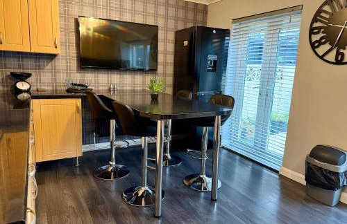 Stylish 3-Bed Family Pet-Friendly Home with Garden - Foto 13