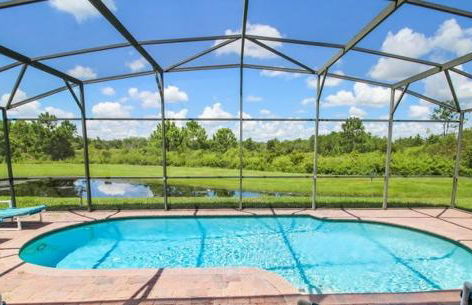 Serene 4-Bedroom Lakeview Retreat with South-Facing Pool & Sun-Drenched Outdoor Living - Foto 23