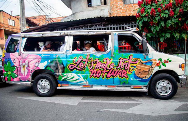 Tour dei graffiti nella Comuna 13 in minibus tematico - Foto 8