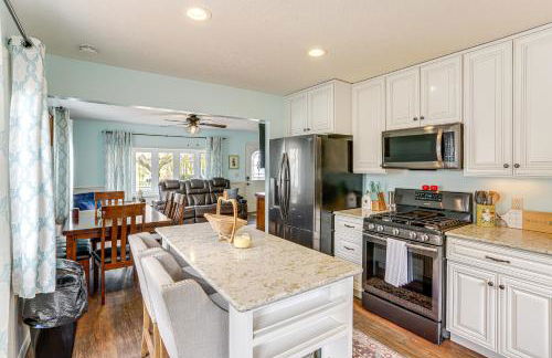 Walk to Sandusky Bay Home with Hot Tub and Fire Pit! - Foto 3