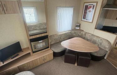 3 Bed Caravan - Sleeps 8 - Pets - Parking - Foto 10