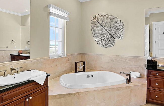 Luxury Penthouse Condo With 360 Oceanviews - Photo 8