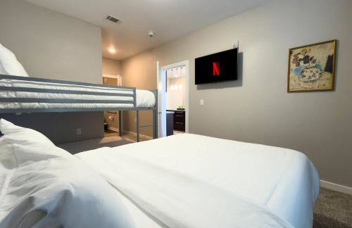 First Floor 2B2B • Pool, Gym, Dog Park • Near DTA - Foto 20