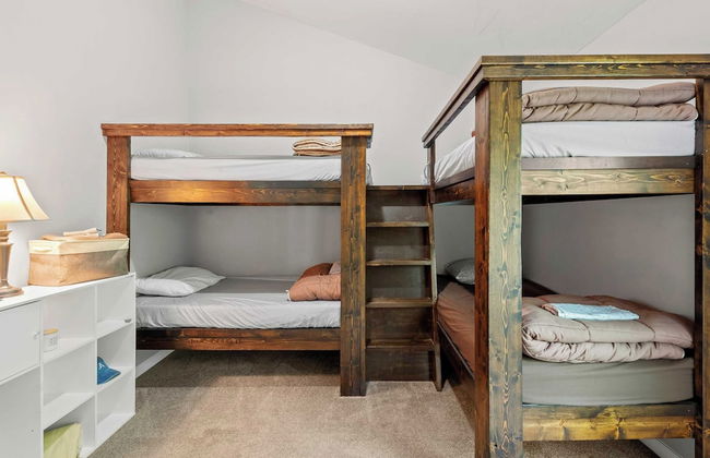 Tavern at the Woods by Avantstay Lakefront Views, Hot Tub, Firepit, Game Room - Foto 29