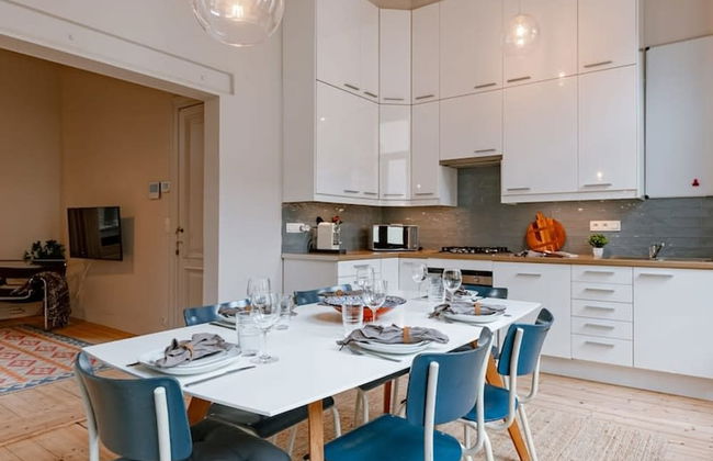 Charming Mansion in Vibrant Antwerp - Photo 8