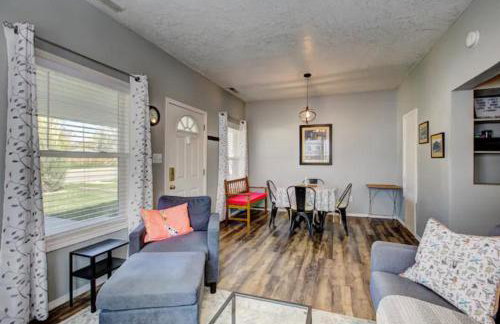 Red Bench Cottage Ideal location near parks, trails, skiing, hiking, biking, shopping extended stays welcome - Photo 7