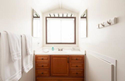 30 PCT OFF! Malibu Serene Cottage with King Bed, Beach, BBQ - Foto 17