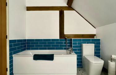 Stylish Barn with Meadow Views & Brookside Garden - Foto 26