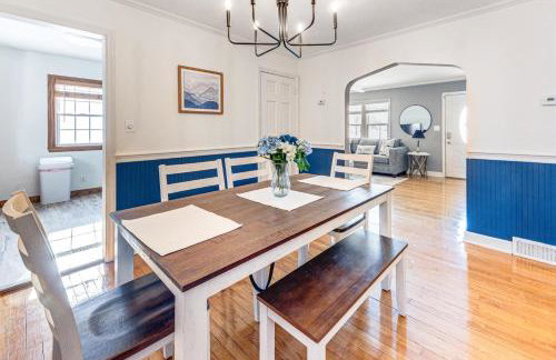 3 Mi to Hospitals Inviting Rockford Home with Yard! - Foto 8