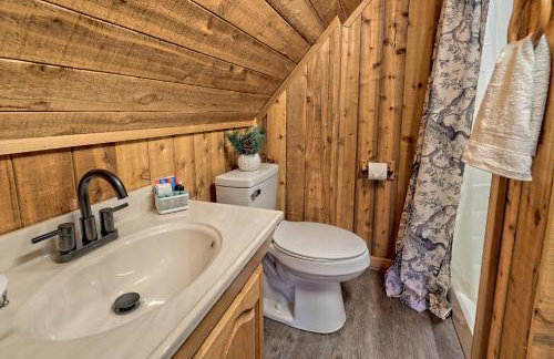 Waterfront A-Frame Cabin w Hot Tub, Outdoor Kitchen, Firepit Near Hiking & ATV Trails - 10 mins to Helen, GA - Foto 20
