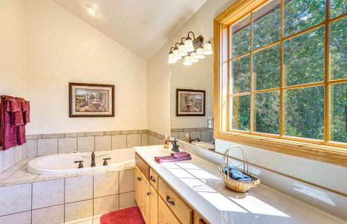 Game Room, Deck and Yard Lake of the Ozarks Retreat - Foto 16