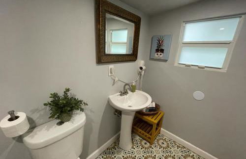 Private Studio Cabin steps from Calle 8 - Foto 51