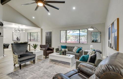 11 Mi to Six Flags! Poolside Oasis in Bedford - Foto 1