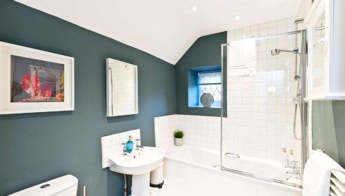 Applehoe Cottage - Photo 3, towels, Shower