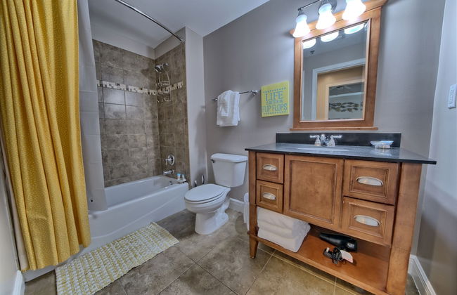 Sterling Breeze - Luxury Beach Front Condo - Photo 75