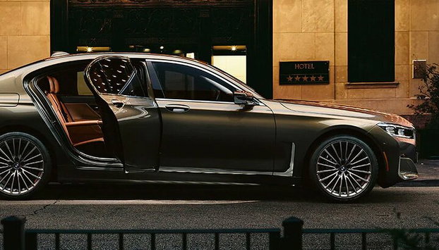 Salida del sedán de lujo desde la ciudad de Sharjah al aeropuerto SHJ de Sharjah - Foto 2