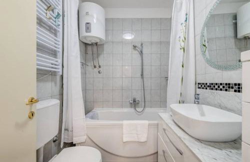 Aureola Center Apartment - Photo 8