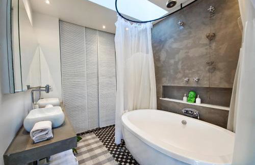 Lux 12 - Cobertura Romantica com piscina aquecida e vista mar - Foto 22