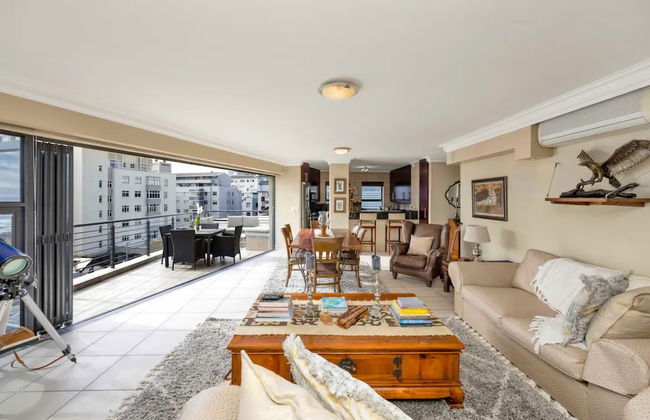 Bright and Stylish Beachfront Apartment - Foto 11