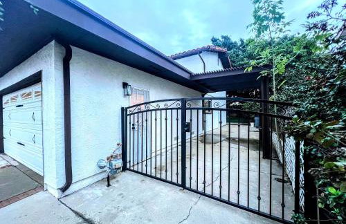 Bright & Spacious 5BR Modern Vacation Home - Near Disneyland & Beaches - Photo 16