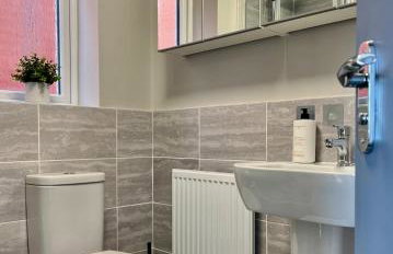 Ultra Modern large 4 bed executive home Durham - Photo 51