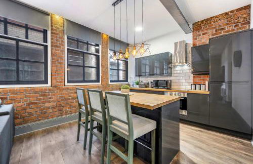 Industrial 2BR Apt, Liverpool City Centre Sleeps 8 - Foto 1