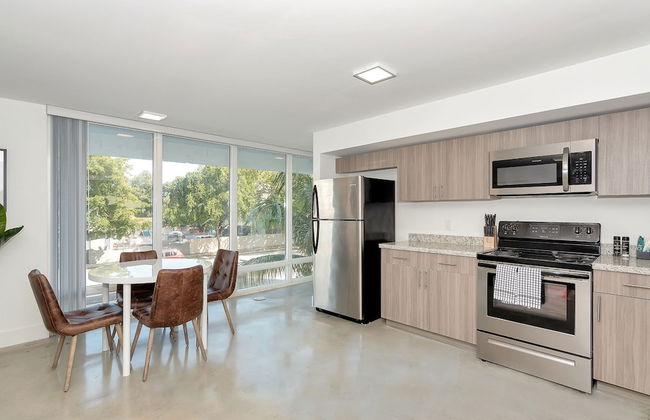 Roami at Grove 27 - Photo 83