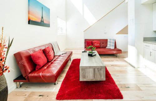 Modern 3 Bedroom 3 Level Loft in Hollywood Sleeps 10 Free Gated Parking Full Kitchen - Photo 29