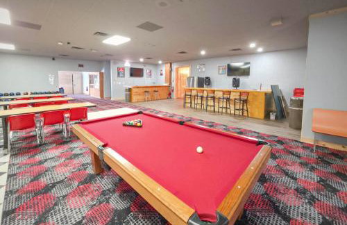 Bowling Alley! Expansive Group Getaway in Lewiston - Foto 3