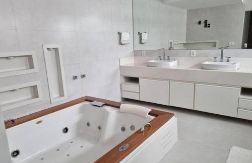 Mansão Casa Blanca em São Roque c/ 5 vagas garagem - Foto 44