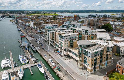 Dolphin Hideaway- Poole Quay Apartment with Parking - Photo 27