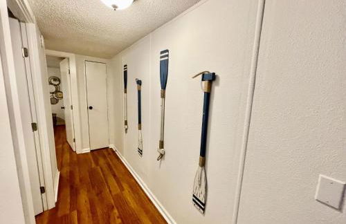 Lake Conroe 3BR Home w Boat Ramp Access, Kings, BBQ, Sleeps 8 - Photo 17