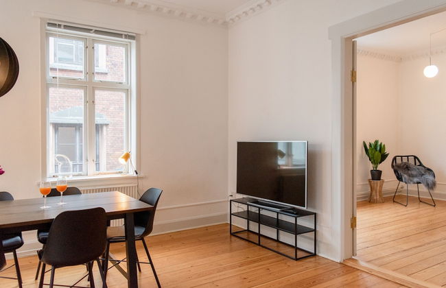 Sanders Boulevard - Smart 3-bdr Apt By the Canal - Photo 22