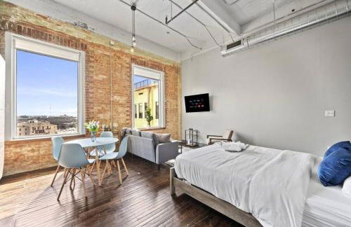 Stunning Downtown Apartment with Pool, Laundry, Parking - Foto 1