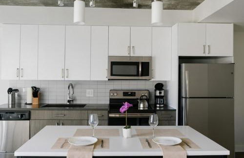 Vibrant 2BR Stay Pool, Sauna and Lounge - Foto 15