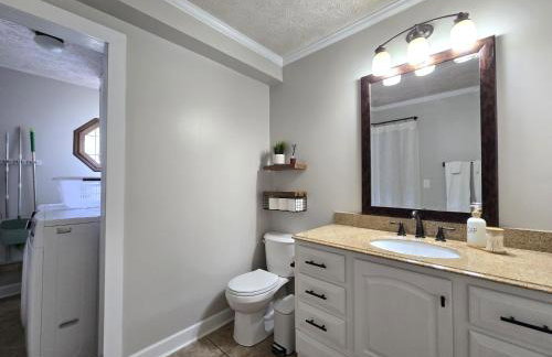 Cozy 5BR Family Retreat Firepit Games Patio - Foto 67