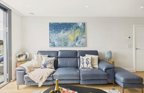 Skydeck at The Liner – Stylish 2-Bed / 2-Bath Top Floor with Panoramic Sea Views - Foto 5