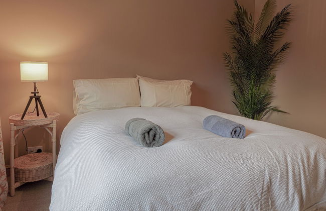 Charming 3BD Cotswolds Family Retreat - Photo 5