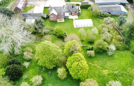 Large House On Farm With Own Heated Pool, As Seen On BBC TV - Photo 3