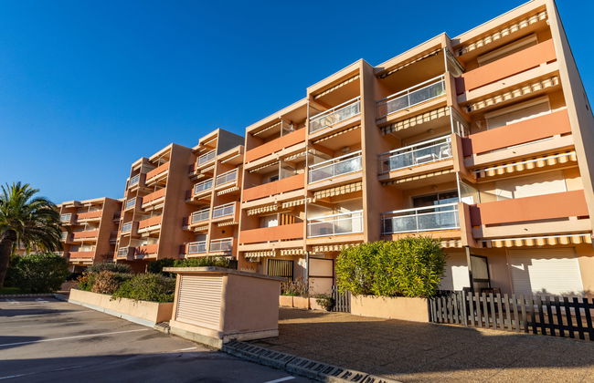 1 bedroom Apartment in Bormes-les-Mimosas with swimming pool and garden - Photo 15