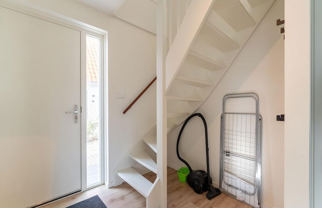 Luxurious Holiday Home With Parking - Photo 2