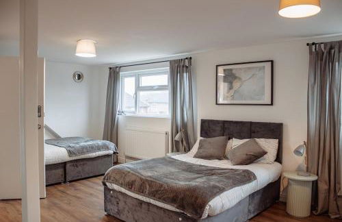 Spacious & Modern 8-Bed Home - Sleeps 13 - Parking - Foto 33