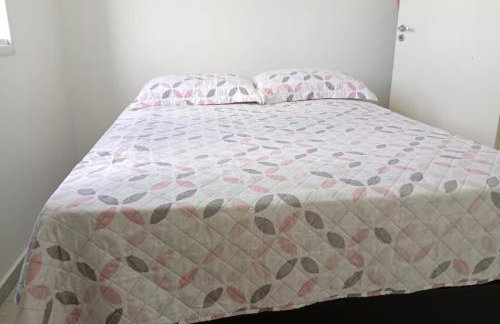 Praia & Conforto 3 dorm e 2 vagas cobertas - Foto 3