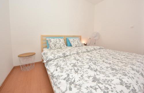 Holiday Home Seafront Escape - Happy Rentals - Photo 62