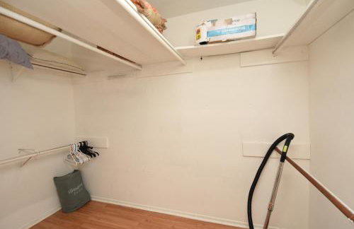 10 Minutes from IAH and Mall, Newly Rehabbed - Foto 42