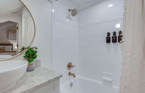 Exciting Valrico Villa with Private Pool and Game Room - Foto 25