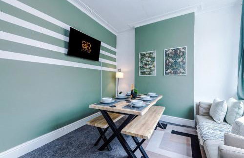 NEW! Modern 3-Bed House, Free Parking, Fast Wi-Fi & Easy Manchester Access - Foto 52