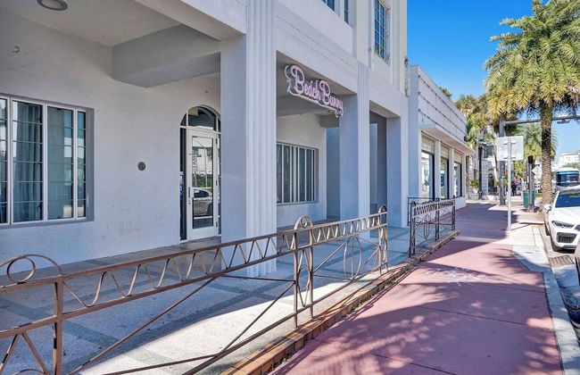 Coastal 2BR Escape | Walk to Beach & 2 Queen Beds - Foto 9